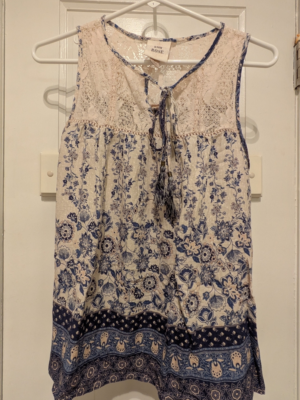 Knox Rose Cream & Blue Floral Lace-Accent Sleeveless Top